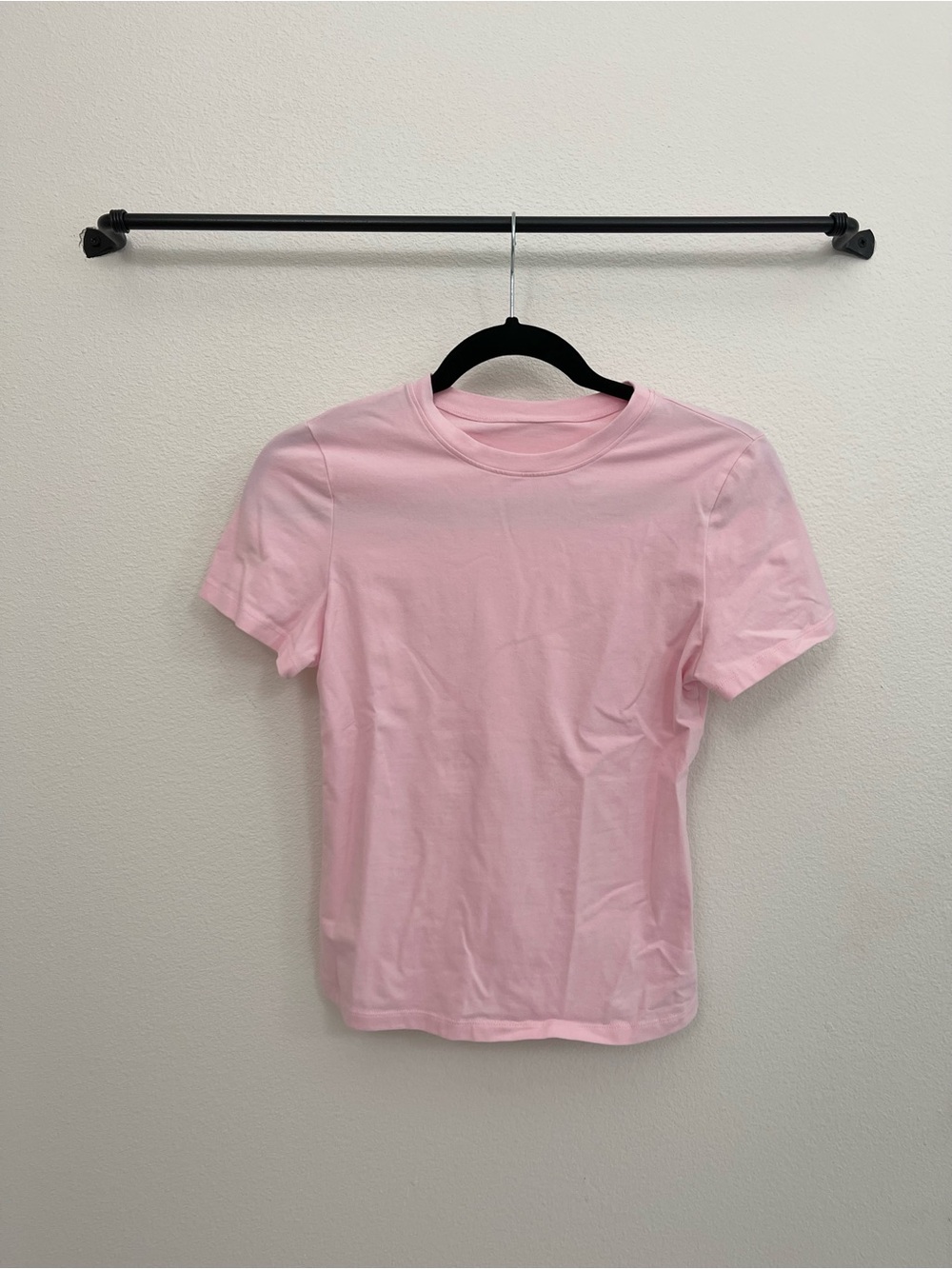 NWOT 🏷️ Classic Light Pink Crewneck Tee